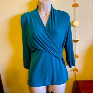 Green elegant stretchy shirt
